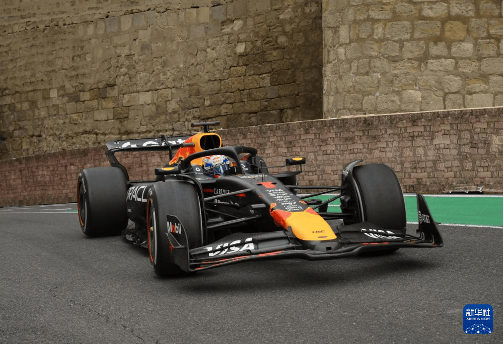 索伯车队险胜红牛车队，拉塞尔高光表现