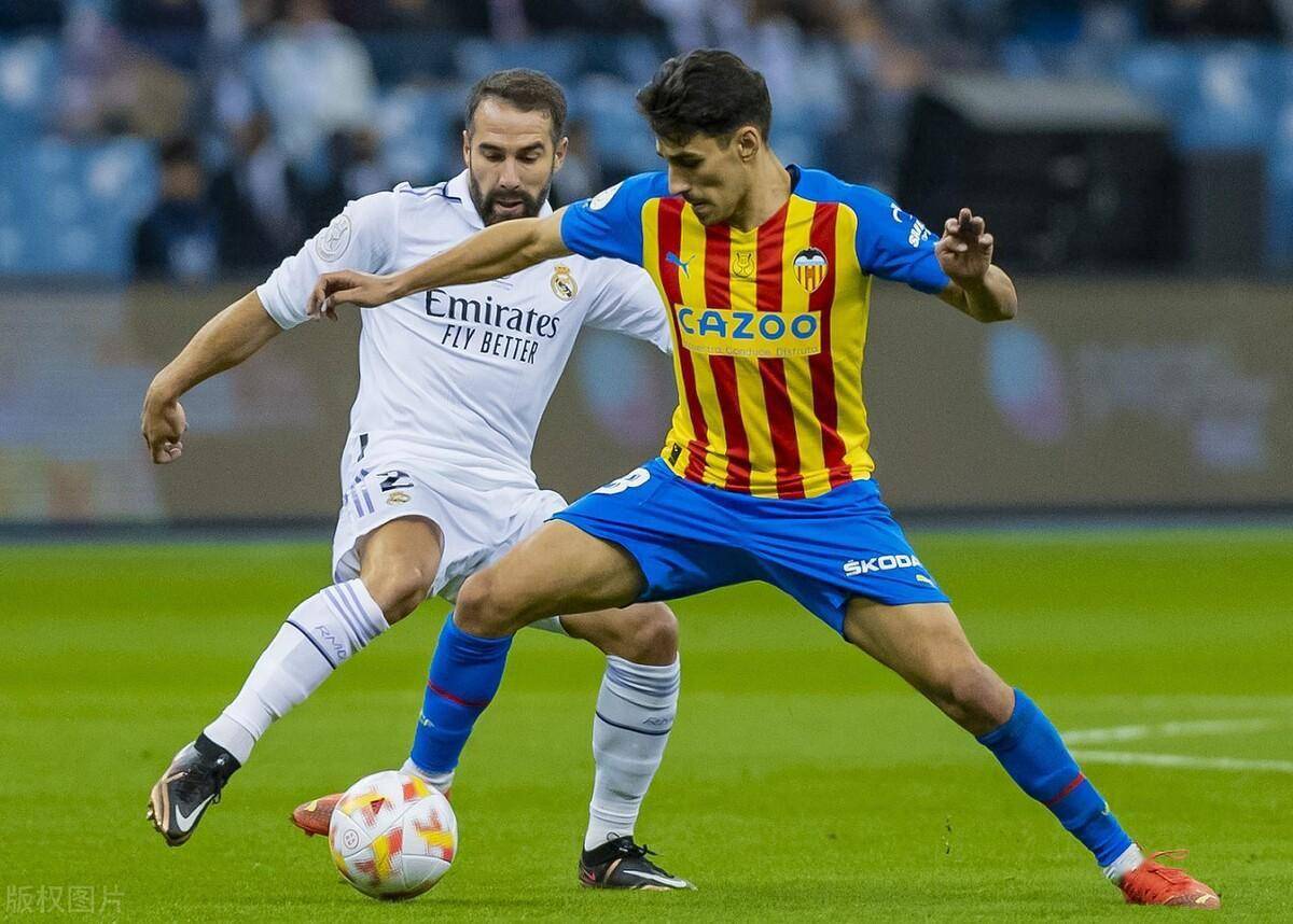 曼城碾压马德里竞技，本泽马点燃赛场