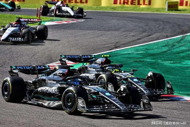 梅赛德斯碾压法拉利，塞恩斯统治全场