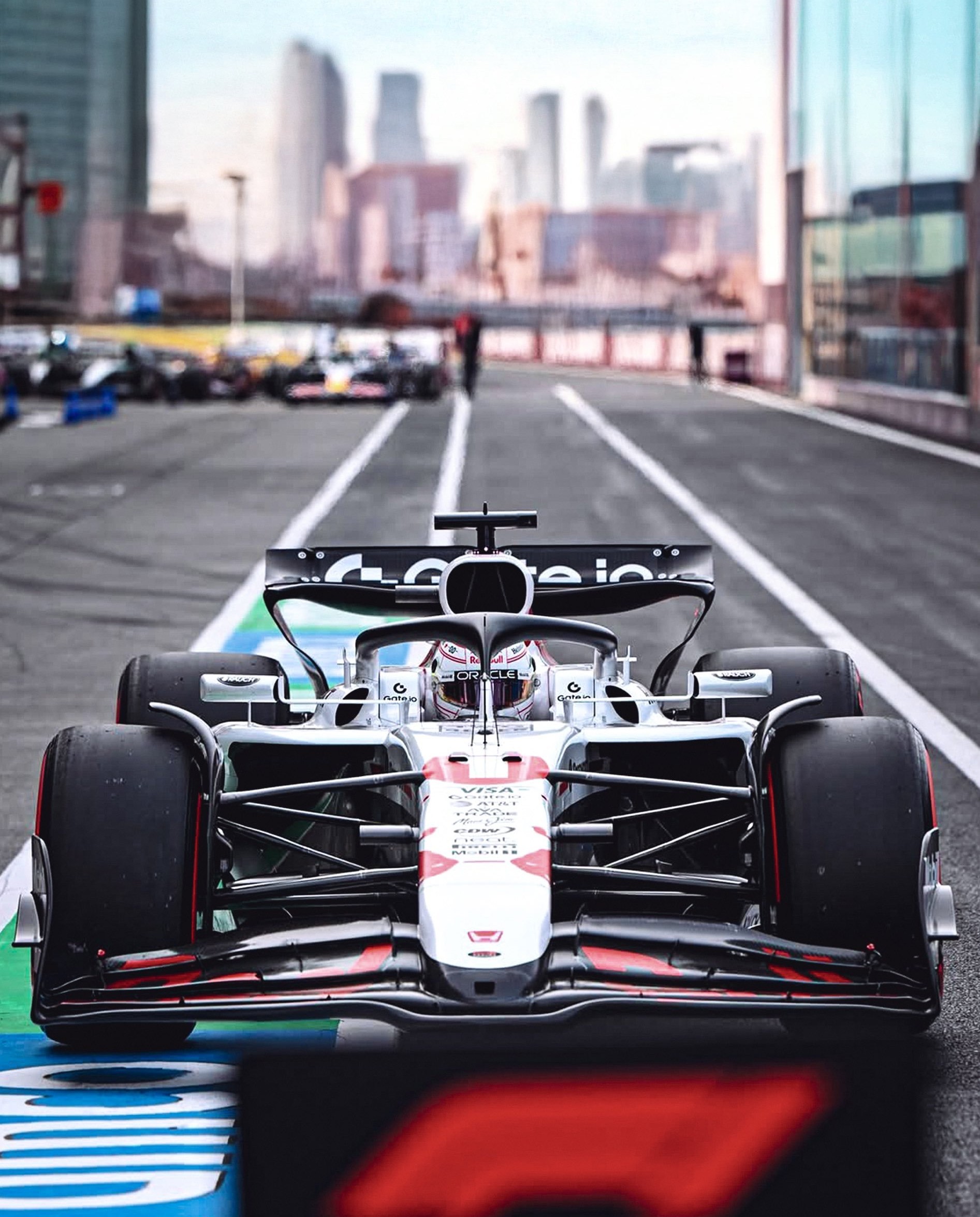 哈斯车队险胜法拉利，维斯塔潘惊艳四座