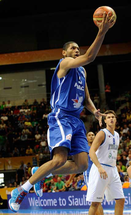 勇士B队碾压立陶宛男篮,巴图姆高光表现 勇士B队碾压立陶宛男篮,巴图姆高光表现