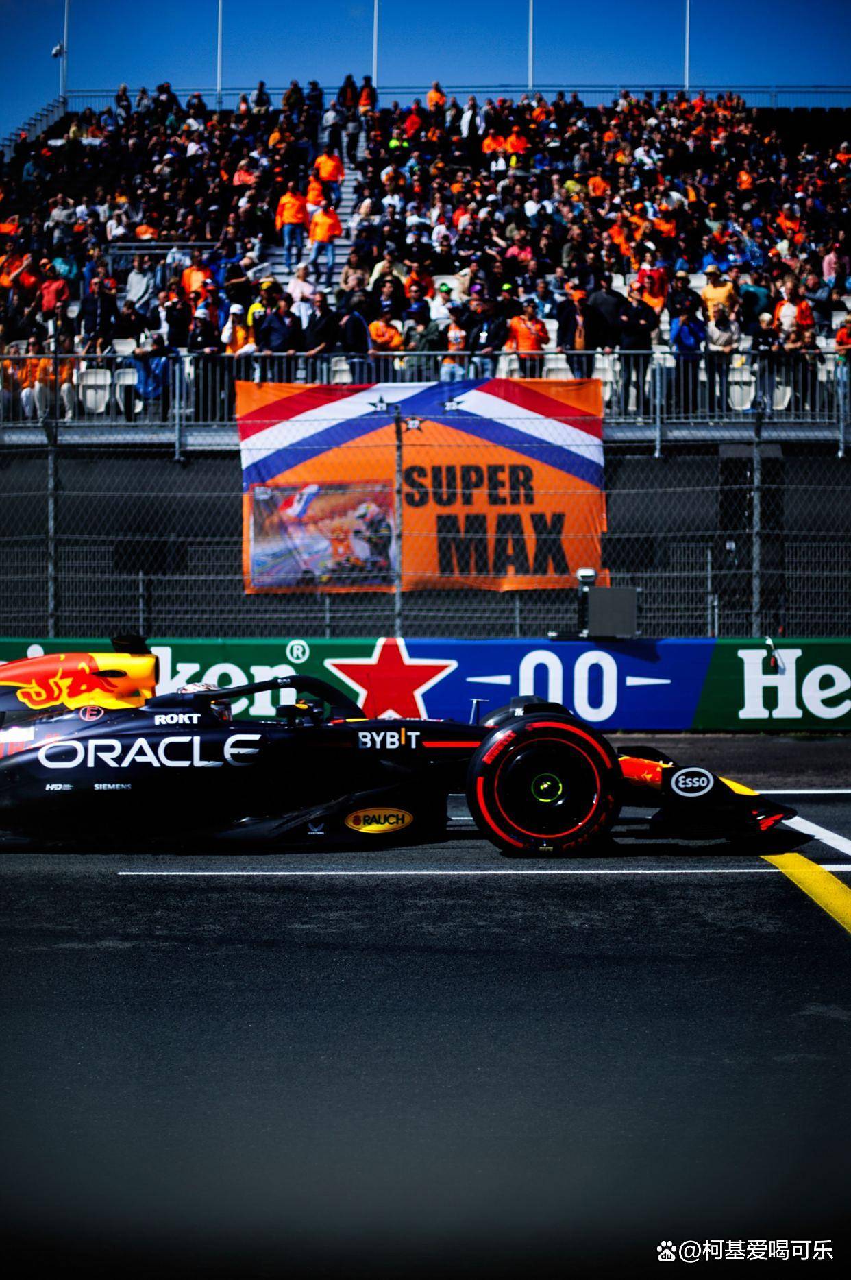 红牛车队碾压阿斯顿马丁，佩雷兹关键制胜