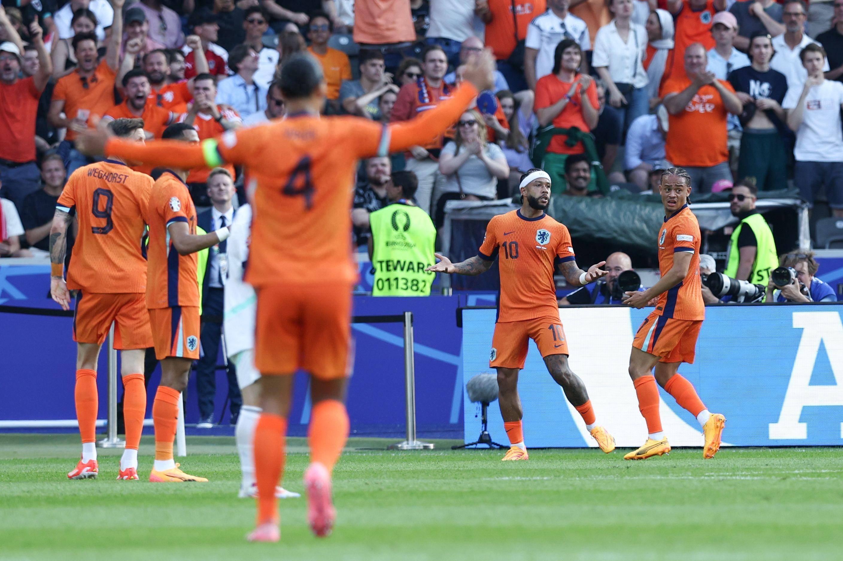 荷兰战胜克罗地亚，稳居小组第一