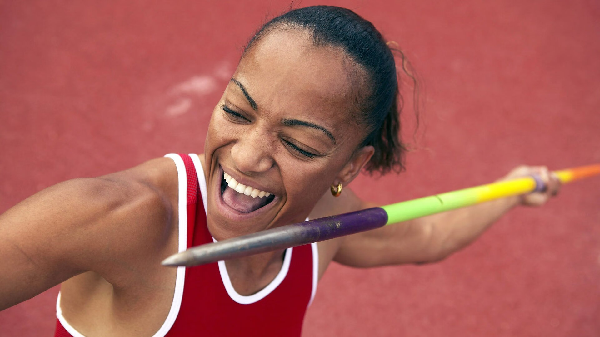 赛道与球场的双线叙事，F1新赛季揭幕战与灰熊力克勇士的战术交响