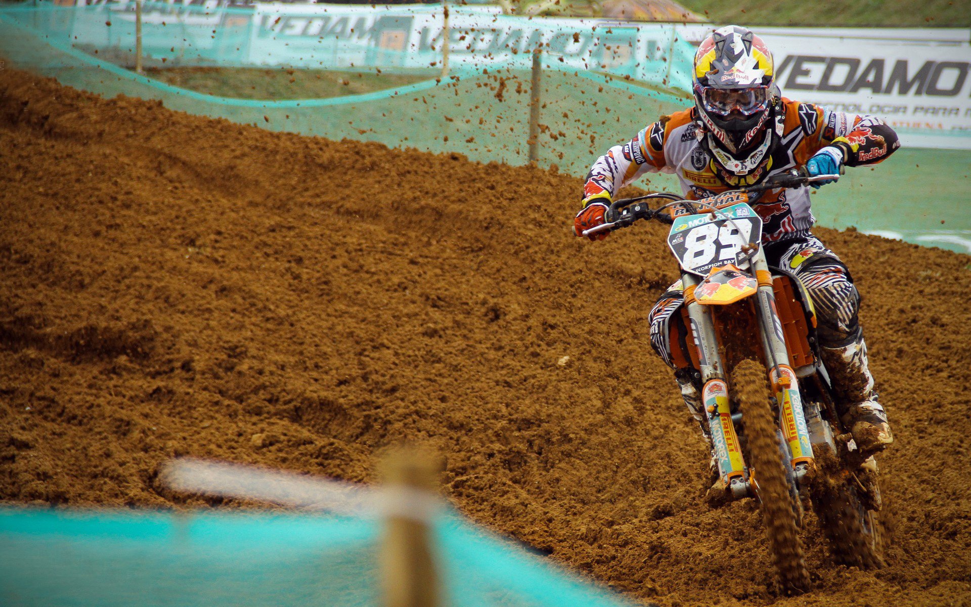 贝恩导演洛城风云，从孟菲斯到布鲁克林，他如何一手掌控湖网大战的棋局